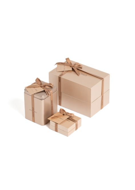 Confezione regalo con praline e te
